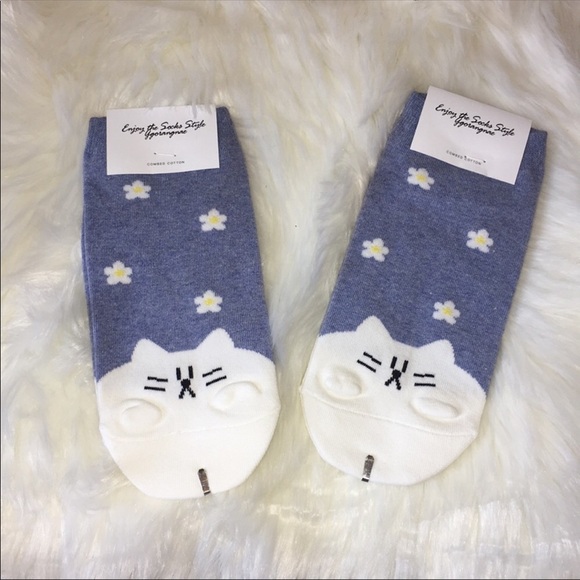 Trindy Clozet Boutique Accessories - Graphic Cat Character Socks
